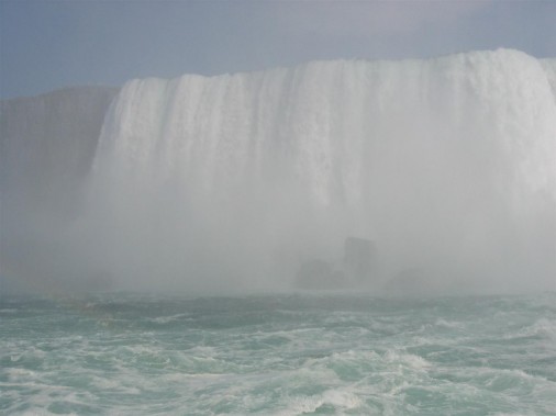 Niagara vízesés: Patkó vízesés a hajóból fényképezve